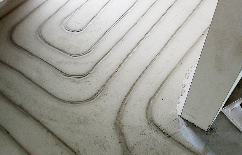 Przykład ogrzewania podłogowego frezowanego