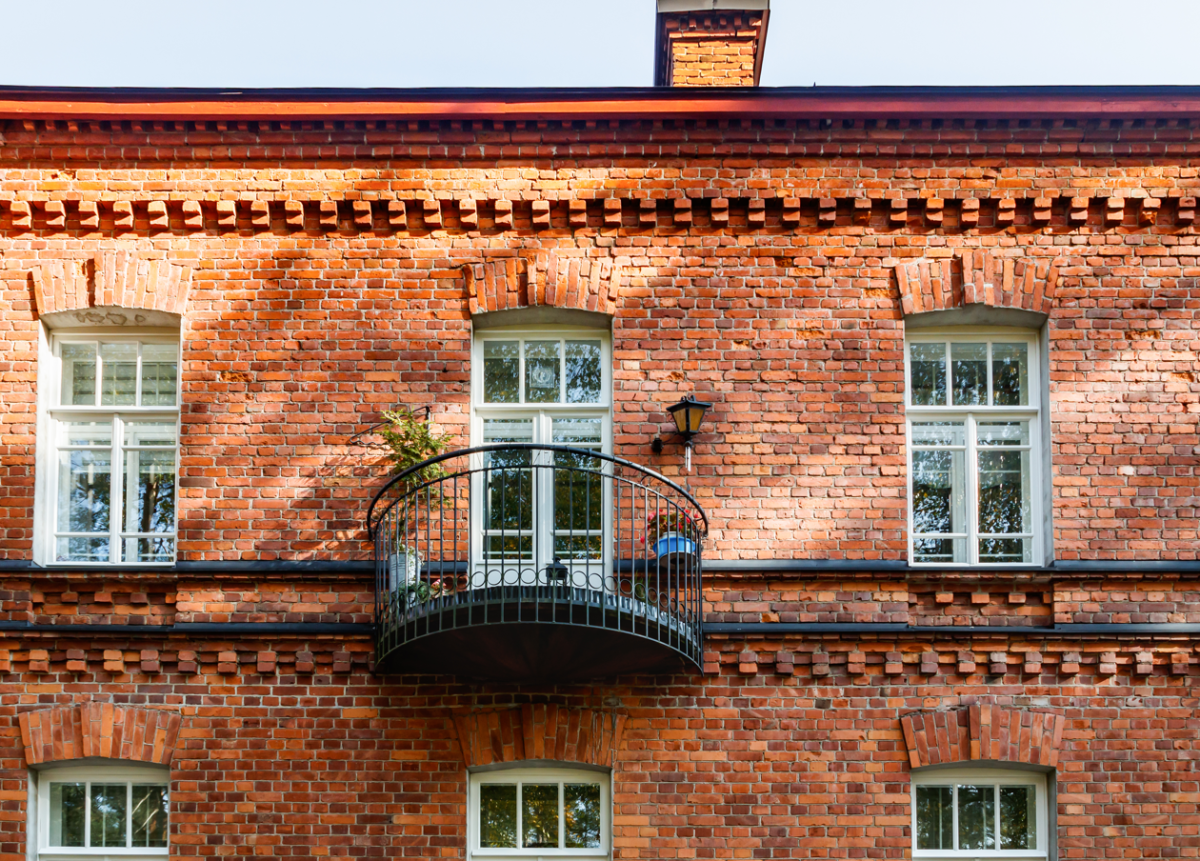 Stary dom - montaż ogrzewania podłogowego we frezach